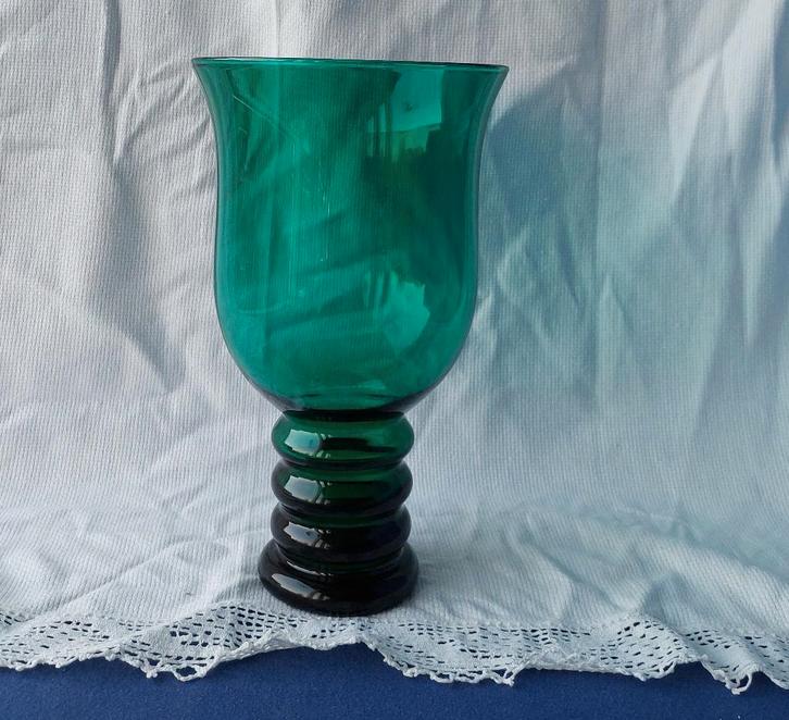 Prachtige vintage VAAS van groen glas, Antiek en Kunst, Antiek | Vazen, Ophalen of Verzenden