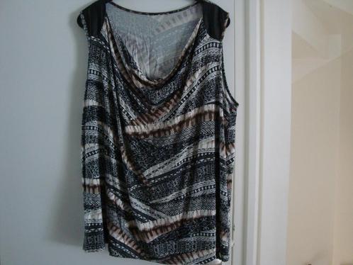 Maat 52. Top met print en vegan leren inzet., Kleding | Dames, Grote Maten, Zo goed als nieuw, Shirt of Top, Overige kleuren, Ophalen of Verzenden