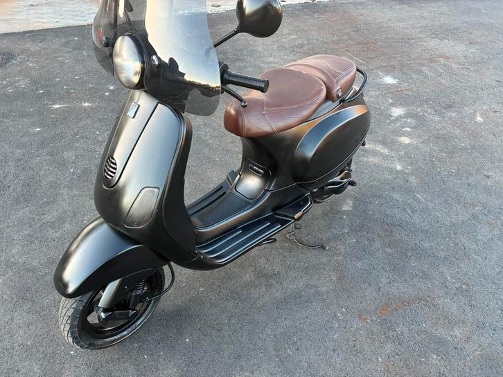 Vespa LX 50 2T, Fietsen en Brommers, Scooters | Vespa, Zo goed als nieuw, Vespa LX, Benzine, Ophalen