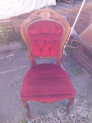 Rood Vintage Stoel beschikbaar voor biedingen