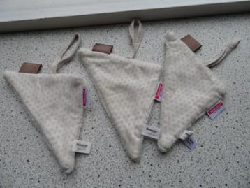 Driehoek knuffeltje knuffeldoekje merk Sudocreme Snooze baby beschikbaar voor biedingen