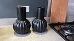 Twee zwarte IKEA SKOGSTUNDRA vazen, Ophalen, Zo goed als nieuw, Zwart, Minder dan 50 cm