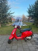 Vespa Primavera Sport mat rood full option, Fietsen en Brommers, Scooters | Vespa, Ophalen, Vespa S, Zo goed als nieuw, Benzine