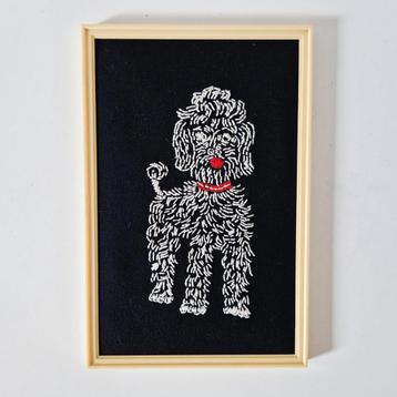 Fifties vintage lijstje borduursel Poedel hond schilderijtje beschikbaar voor biedingen