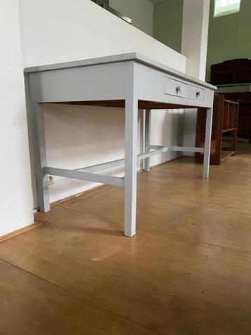 SALE: vintage houten werktafel, ateliertafel, schooltafel beschikbaar voor biedingen