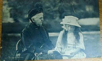 Briefkaart met koningin Wilhelmina en Juliana beschikbaar voor biedingen