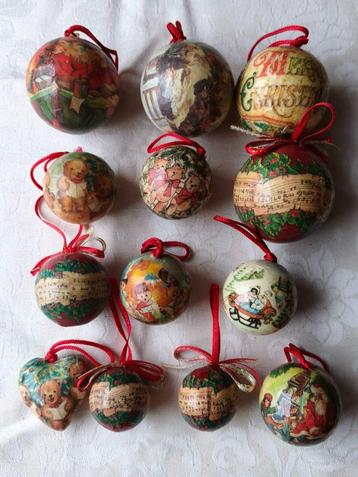 13 Nostalgische Papier-maché Kerstballen beschikbaar voor biedingen