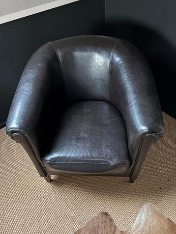 Leren club fauteuil beschikbaar voor biedingen
