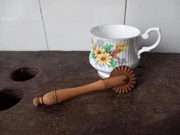 leuk oud radeerwieltje, vintage, hout, brocante Frankrijk beschikbaar voor biedingen