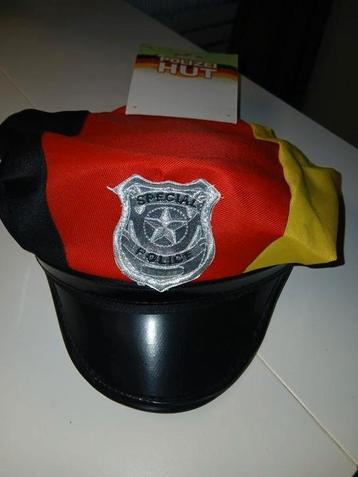 Nieuwe Duitse politiepet, 2 aanwezig.  beschikbaar voor biedingen