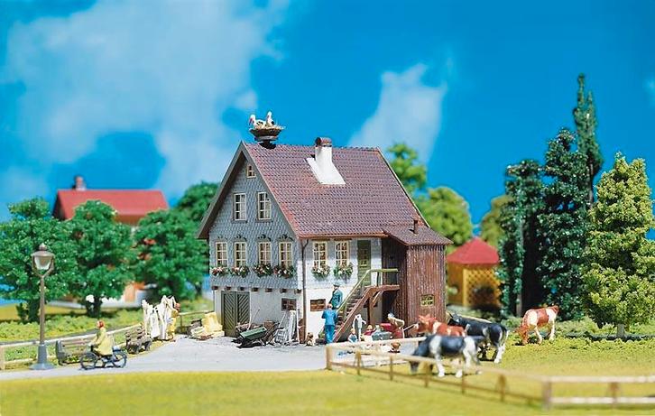 Faller: Huis met ooievaarsnest NIEUW, Hobby en Vrije tijd, Modeltreinen | H0, Nieuw, Brug, Tunnel of Gebouw, Gelijkstroom of Wisselstroom
