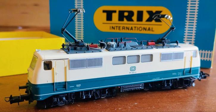 Trix - DB - Br. 111 loc. - analoog 2 rail =, Hobby en Vrije tijd, Modeltreinen | H0, Gebruikt, Locomotief, Gelijkstroom, Trix