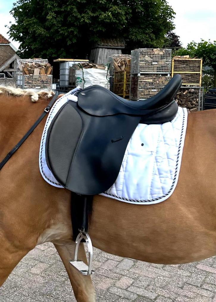 Santa Cruz Zadel veelzijdigheid, Dieren en Toebehoren, Paarden en Pony's | Zadels, Zo goed als nieuw, Dressuur, Ophalen of Verzenden