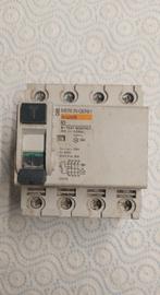 Merin Gerin 3Fase Aardlekautomaat 25A 30mA, Hobby en Vrije tijd, Elektronica-componenten, Ophalen of Verzenden, Gebruikt