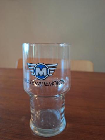 Vintage Melk de Witte Motor Glas beschikbaar voor biedingen