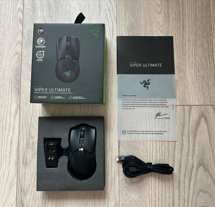 Razer Viper Ultimate + Dock - Draadloze Gaming Muis, Computers en Software, Muizen, Zo goed als nieuw, Muis, Rechtshandig, Draadloos