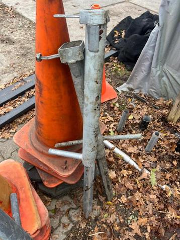 3 grondpoten tbv. verkeersborden beschikbaar voor biedingen