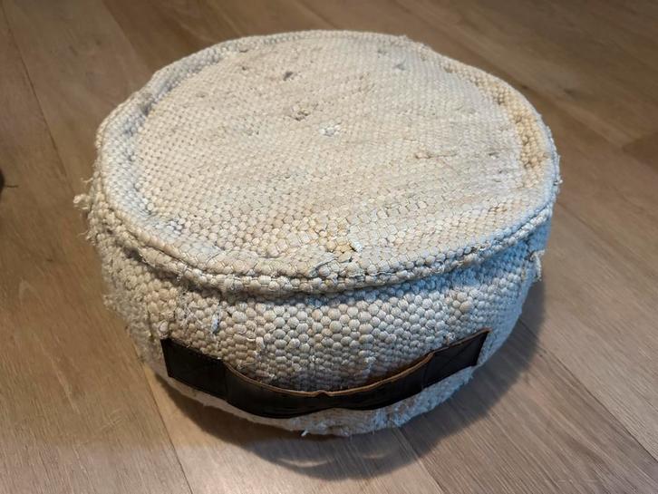 Ronde LODSH lage poef geweven katoen met leren handvat, Huis en Inrichting, Banken | Voetenbanken en Poefen, Gebruikt, Minder dan 50 cm