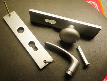 Deurbeslag RVS beschikbaar voor biedingen