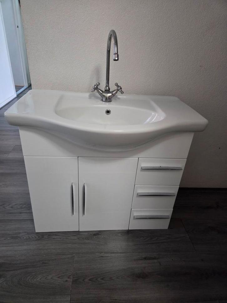 MOOI BADKAMER MEUBEL HOOGGLANS WIT, Huis en Inrichting, Badkamer | Complete badkamers, Zo goed als nieuw, Ophalen