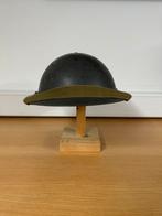 Australische brodie helm op naam WW2, Verzamelen, Ophalen of Verzenden, Landmacht, Engeland, Helm of Baret