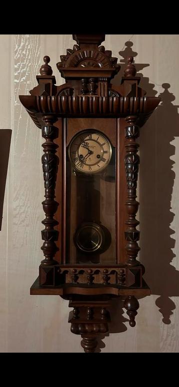 Antieke wandklok J. Jonstra – Tilburg, Gustav Becker uurwerk beschikbaar voor biedingen