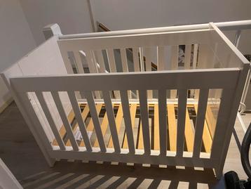 Wit Ledikant: in goede staat beschikbaar voor biedingen