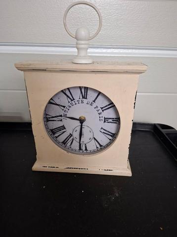 Vintage Klok - 21x18cm - Charmante Tafelklok beschikbaar voor biedingen