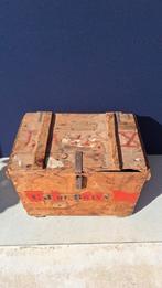 Antieke vintage Rode Kruis kist, houten box, bijzettafeltje, Minder dan 50 cm, Gebruikt, 50 tot 100 cm, Vintage