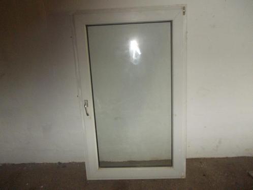 Te koop twee kunststof raam kozijn Met iso glas, Doe-het-zelf en Verbouw, Glas en Ramen, Gebruikt, Gevelraam of Ruit, 160 cm of meer