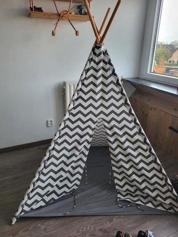 Tippie tent beschikbaar voor biedingen