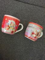 Twee winterse mokken, Ophalen of Verzenden, Aardewerk, Overige stijlen, Kop(pen) en/of Schotel(s)