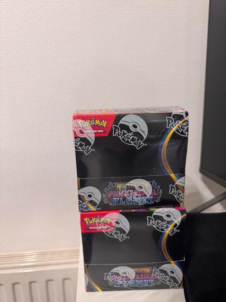 Pokémon TCG: Phantasmal Flames Boosterbox meerdere aanwezig, Hobby en Vrije tijd, Verzamelkaartspellen | Pokémon, Nieuw, Boosterbox
