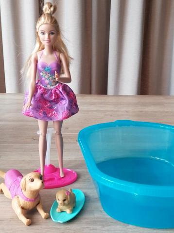 Barbie met zwembad en hondjes beschikbaar voor biedingen