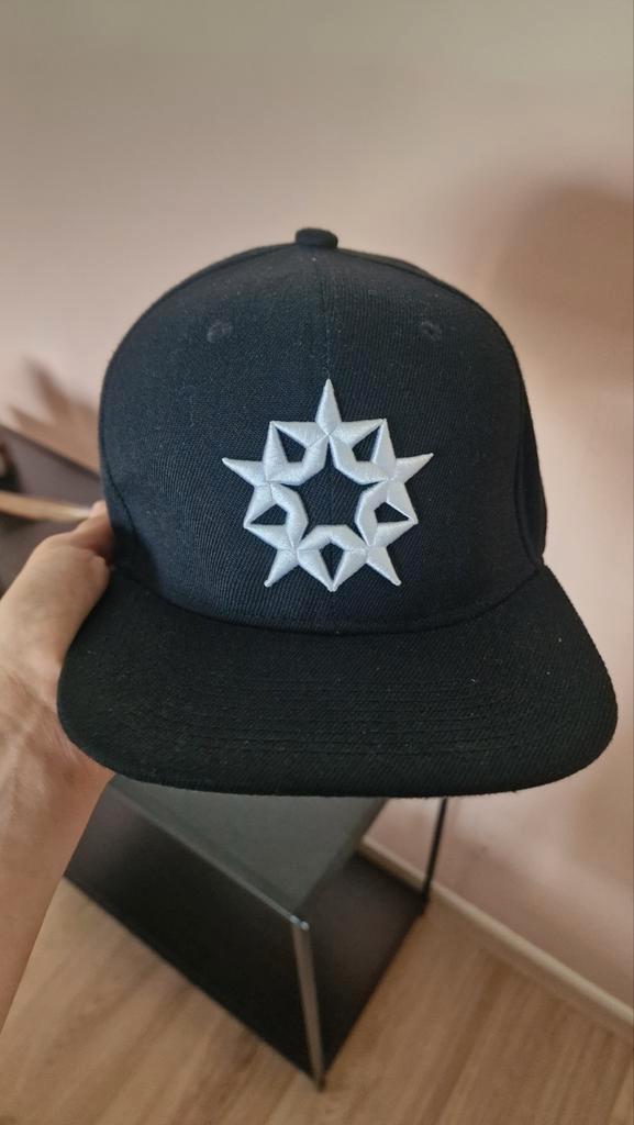 Official Qlimax Snapback Cap - Zwart met Wit Logo, Kleding | Heren, Hoeden en Petten, Zo goed als nieuw, Pet, One size fits all
