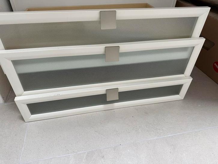Gratis 4 Lade met glazen fronten, Huis en Inrichting, Kasten | Dressoirs, Gebruikt, 50 tot 100 cm, 25 tot 50 cm, Met lade(s), Kunststof