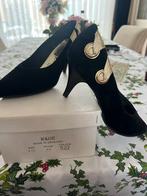 Engelse RETRO Suede zwarte dames pumps mt 39, Ophalen of Verzenden, Zo goed als nieuw, Zwart