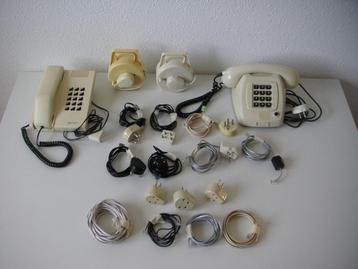 Vintage PTT Huistelefoons + Kabels,Stekkers en Verlengsnoere beschikbaar voor biedingen