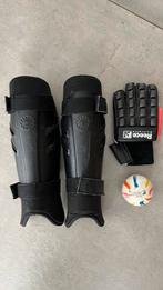 Te koop: hockey scheenbeschermers en zaalhandschoen, Sport en Fitness, Hockey, Ophalen, Gebruikt, Overige typen