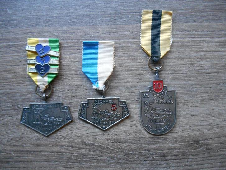 Medailles St. Michael Nijmegen Sint Joris en de draak, Postzegels en Munten, Penningen en Medailles, Overige materialen, Nederland