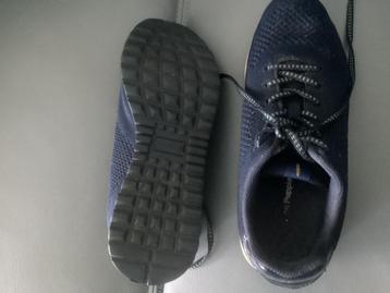 Sportschoen en Hush Puppies beschikbaar voor biedingen