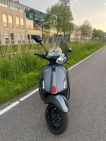 Vespa sprint 2021 E5 45km/h (geel kenteken)