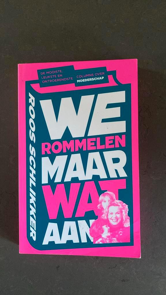 Roos Schlikker - We rommelen maar wat aan, Boeken, Essays, Columns en Interviews, Zo goed als nieuw, Ophalen of Verzenden
