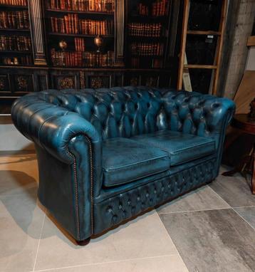 Bright Blue 2-zits Chesterfield bank  beschikbaar voor biedingen