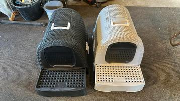 2x kattenbak curver beschikbaar voor biedingen