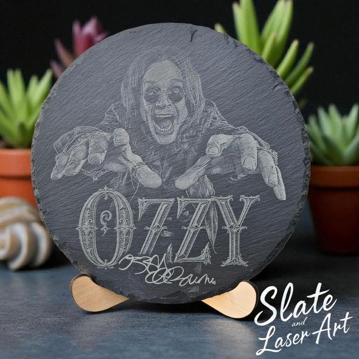 ** Fotogravure van Ozzy Osbourne op ronde leisteen (20 cm), Huis en Inrichting, Woonaccessoires | Overige, Nieuw, Ophalen of Verzenden