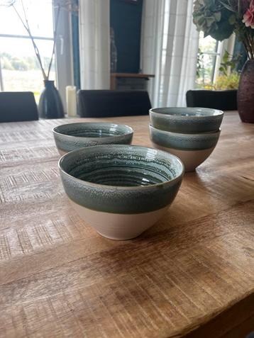 4 Keramieken Kommen - Groen/Beige beschikbaar voor biedingen