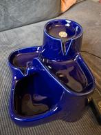 Drinkfontein kat van keramiek in donkerblauw, Dieren en Toebehoren, Kattenvoerbakken en Drinkbakken, Ophalen of Verzenden, Zo goed als nieuw