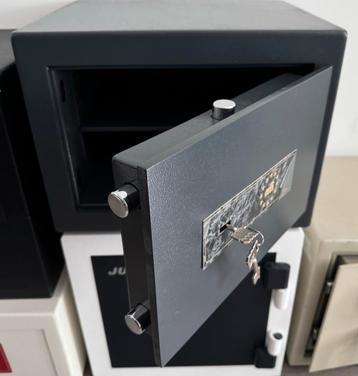 Zeer degelijke kluis brandkast met 2 sleutels NIEUW beschikbaar voor biedingen