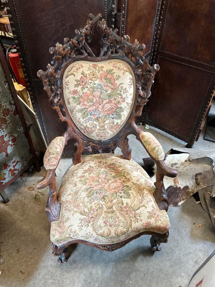 Oude uitgesneden stoel - Zwarte Woud stijl?, Antiek en Kunst, Antiek | Meubels | Stoelen en Banken, Ophalen of Verzenden